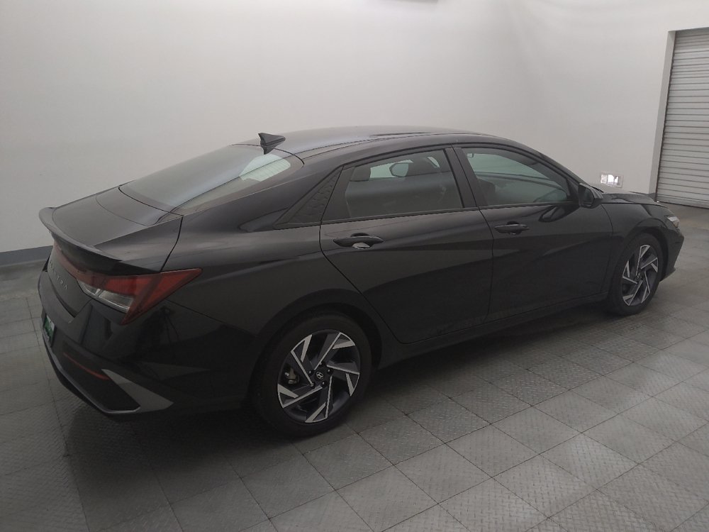 Used 2025 Hyundai Elantra Sport FWD image 10
