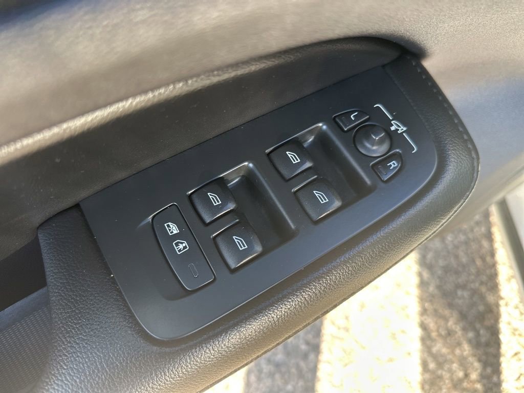 Used 2020 Volvo S60 T6 Momentum image 14