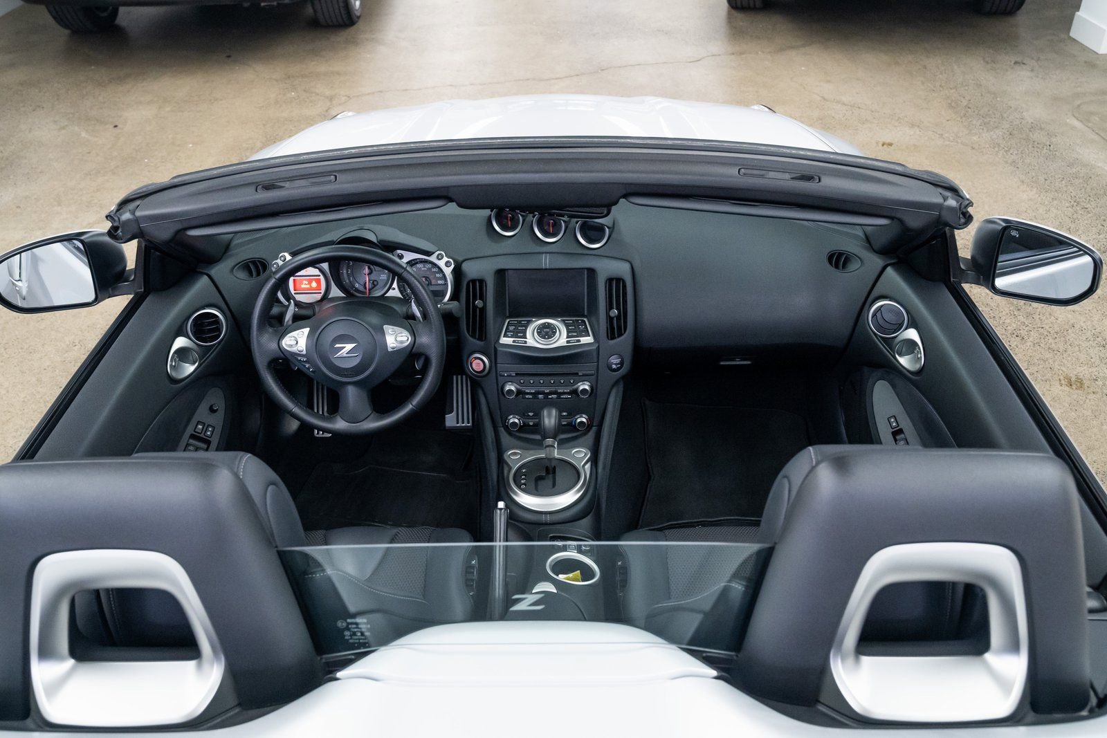 Used 2011 Nissan 370Z Touring image 9