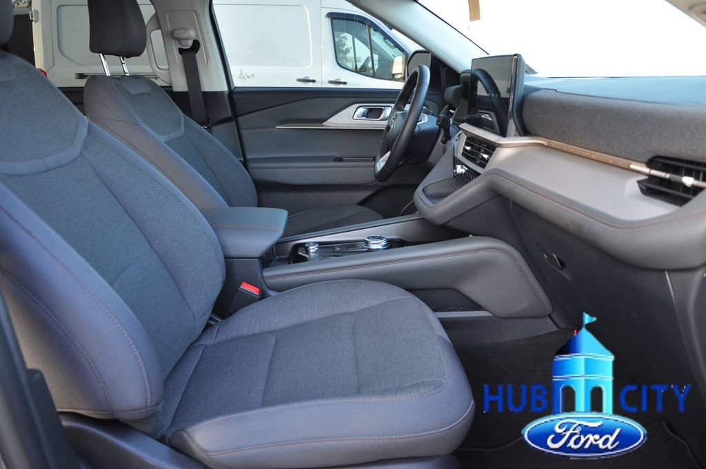Used 2025 Ford Explorer Active RWD image 16