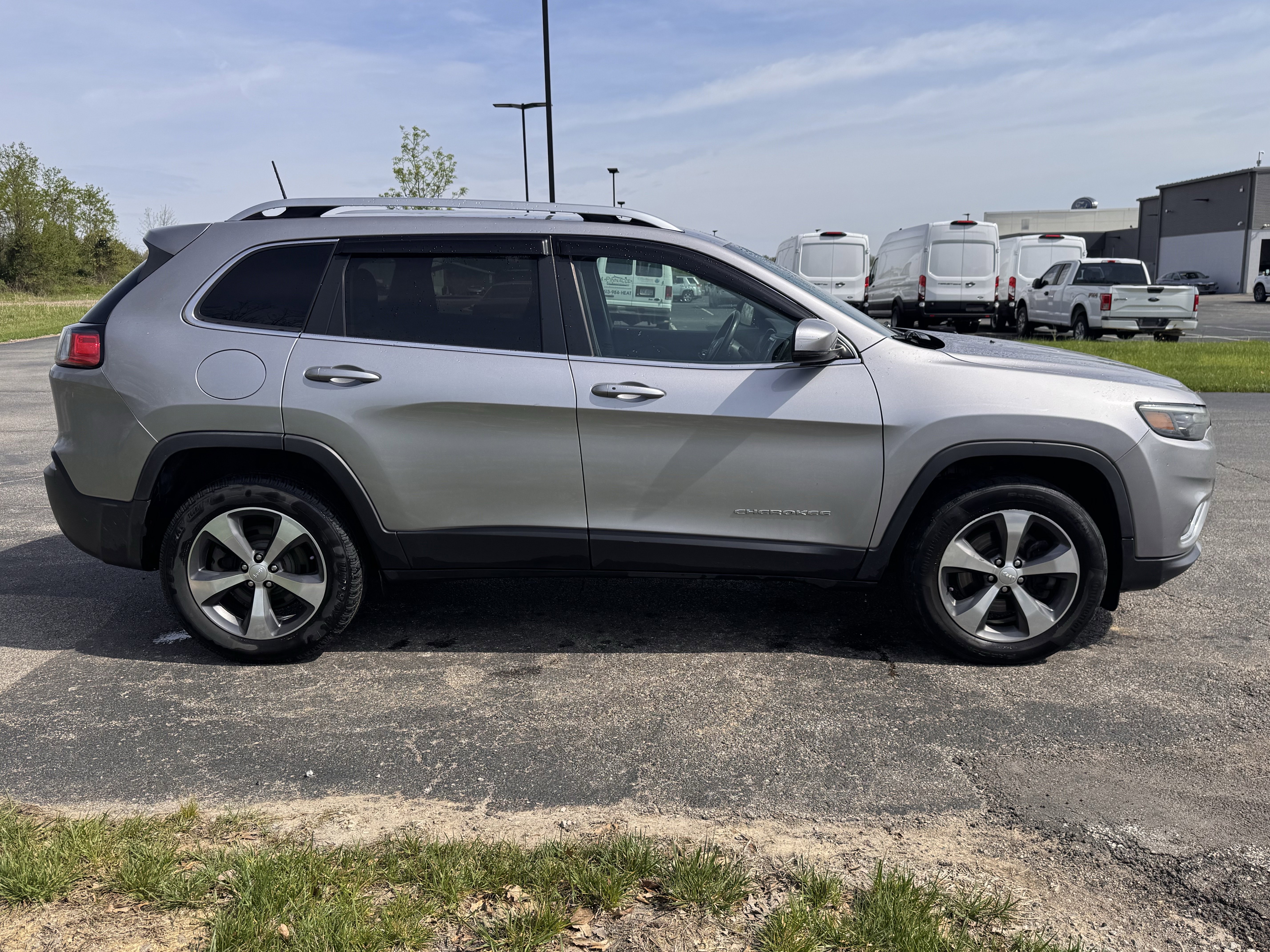 Used 2020 Jeep Cherokee Limited image 2