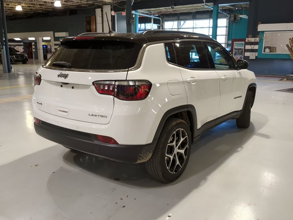 Used 2024 Jeep Compass Limited image 7
