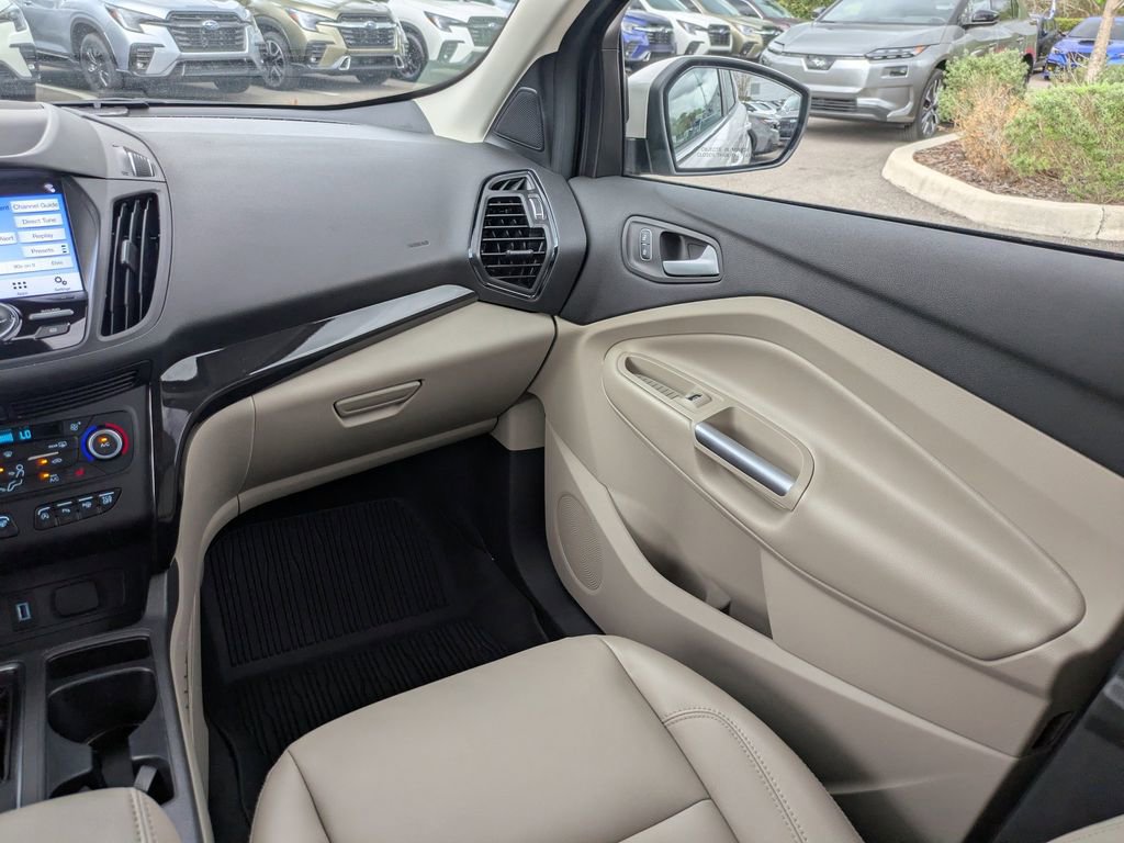 Used 2019 Ford Escape Titanium image 17