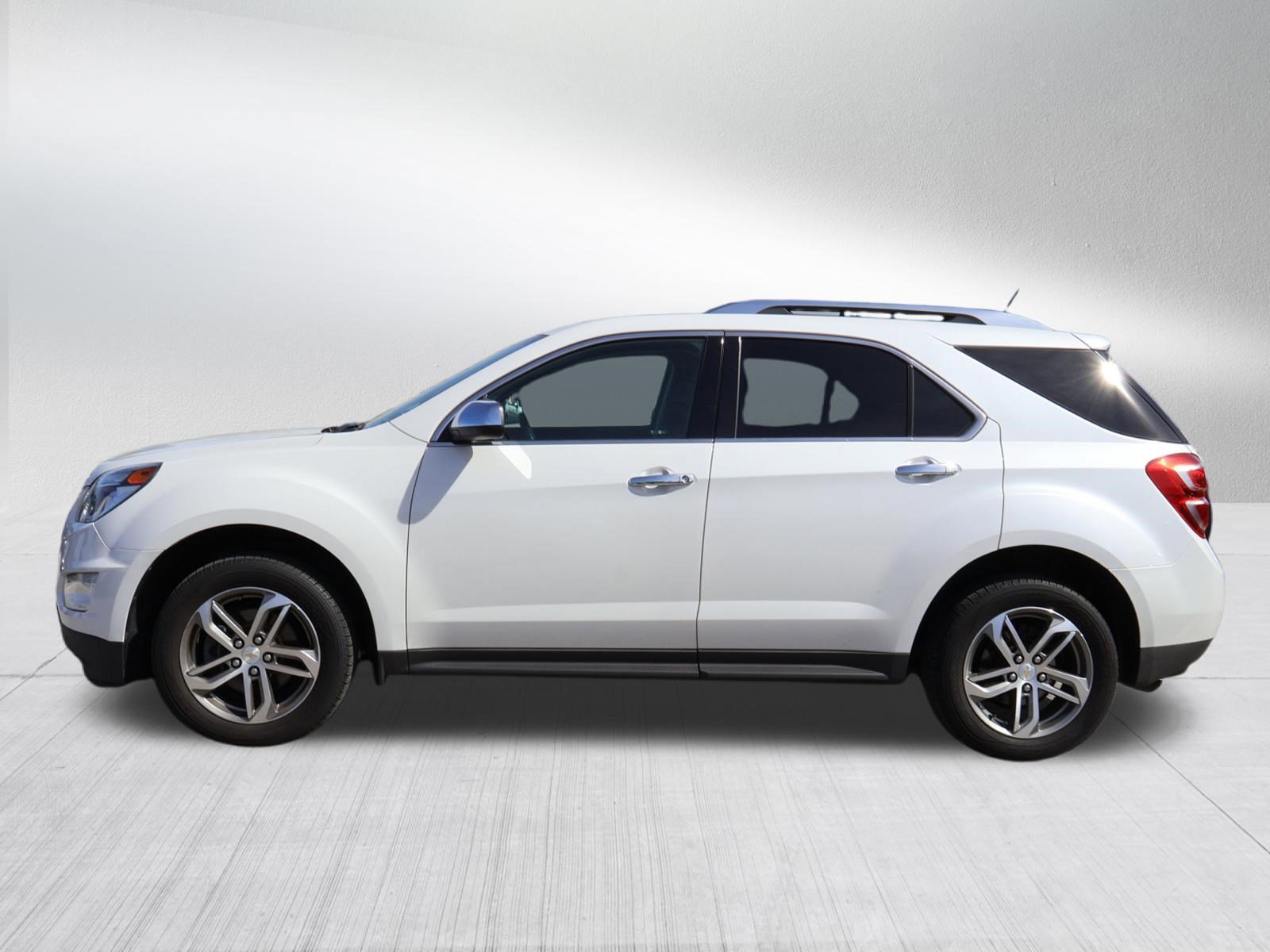 Used 2017 Chevrolet Equinox Premier w/ Enhanced Convenience Package image 4