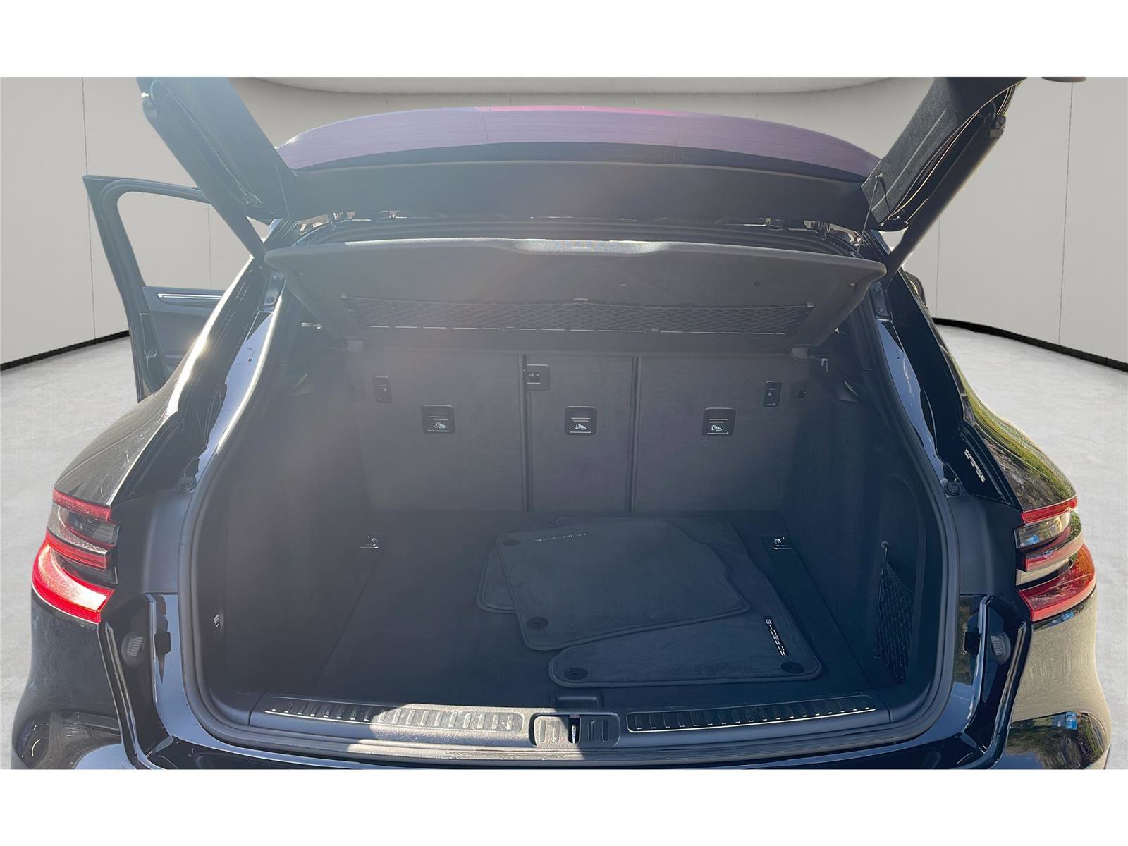 Used 2017 Porsche Macan image 12