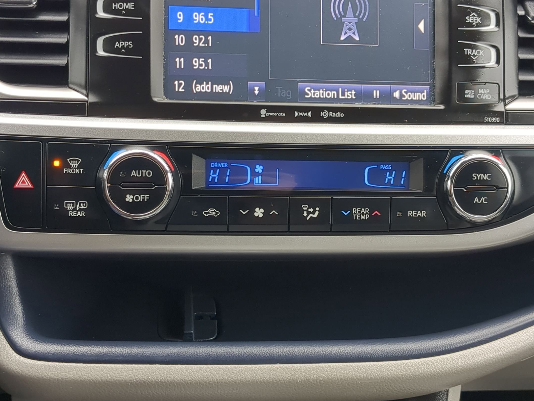 Used 2019 Toyota Highlander SE image 27