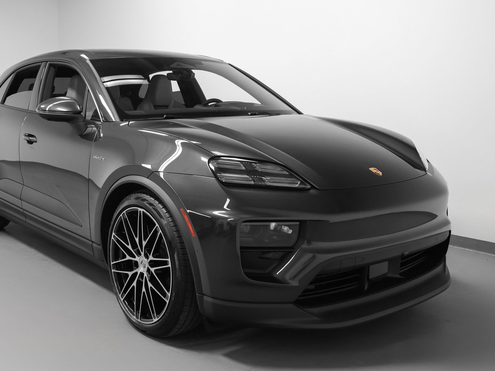New 2026 Porsche Macan 4 Electric AWD/4WD image 9