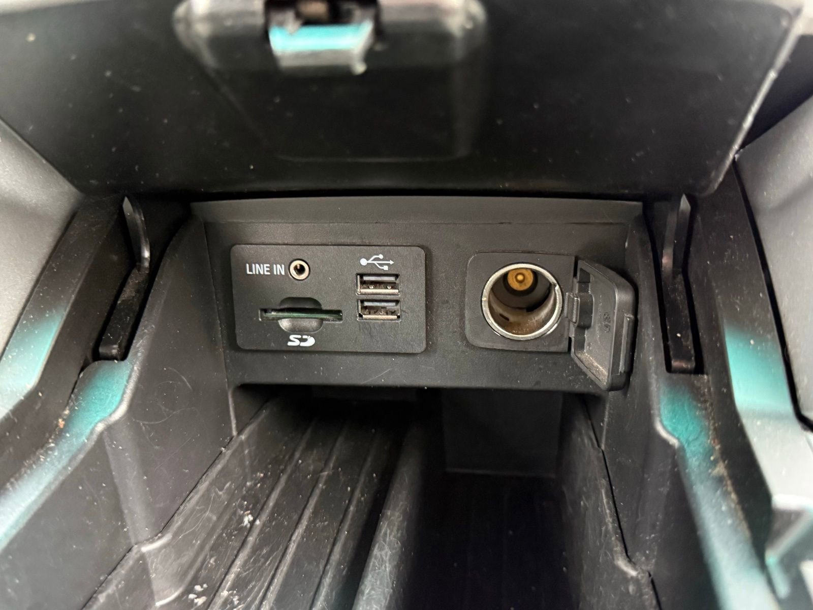 Used 2015 Ford Explorer XLT w/ Equipment Group 201B image 23