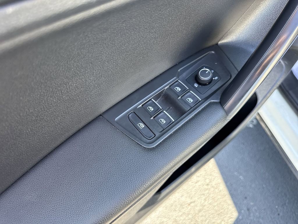 Used 2021 Volkswagen Tiguan SE AWD/4WD image 13