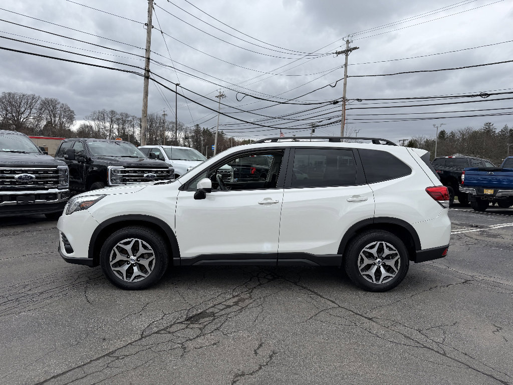 Used 2023 Subaru Forester Premium image 3
