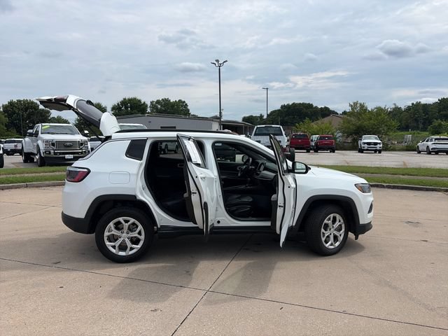 Used 2024 Jeep Compass Latitude AWD/4WD image 46