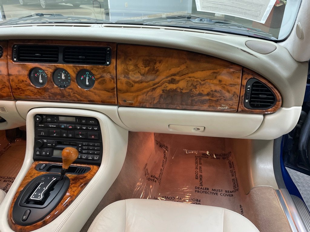 Used 2003 Jaguar XK8 Convertible image 40