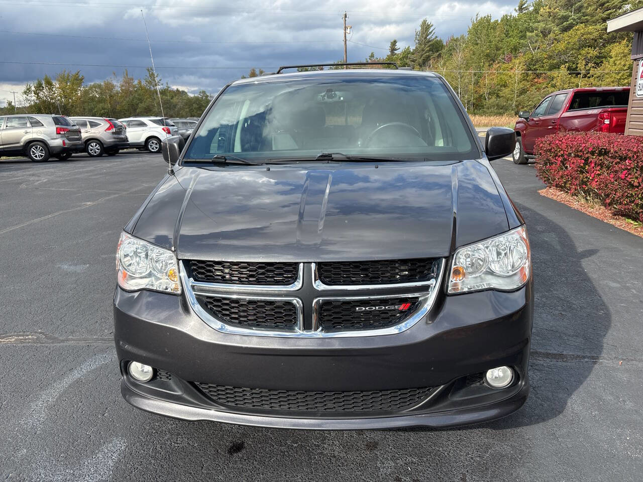 Used 2017 Dodge Grand Caravan SXT image 4