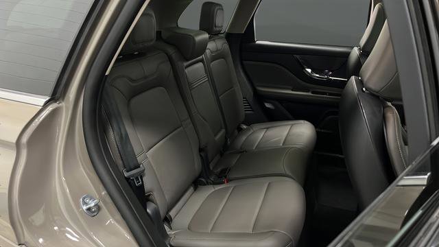 Used 2025 Lincoln Corsair Grand Touring image 26