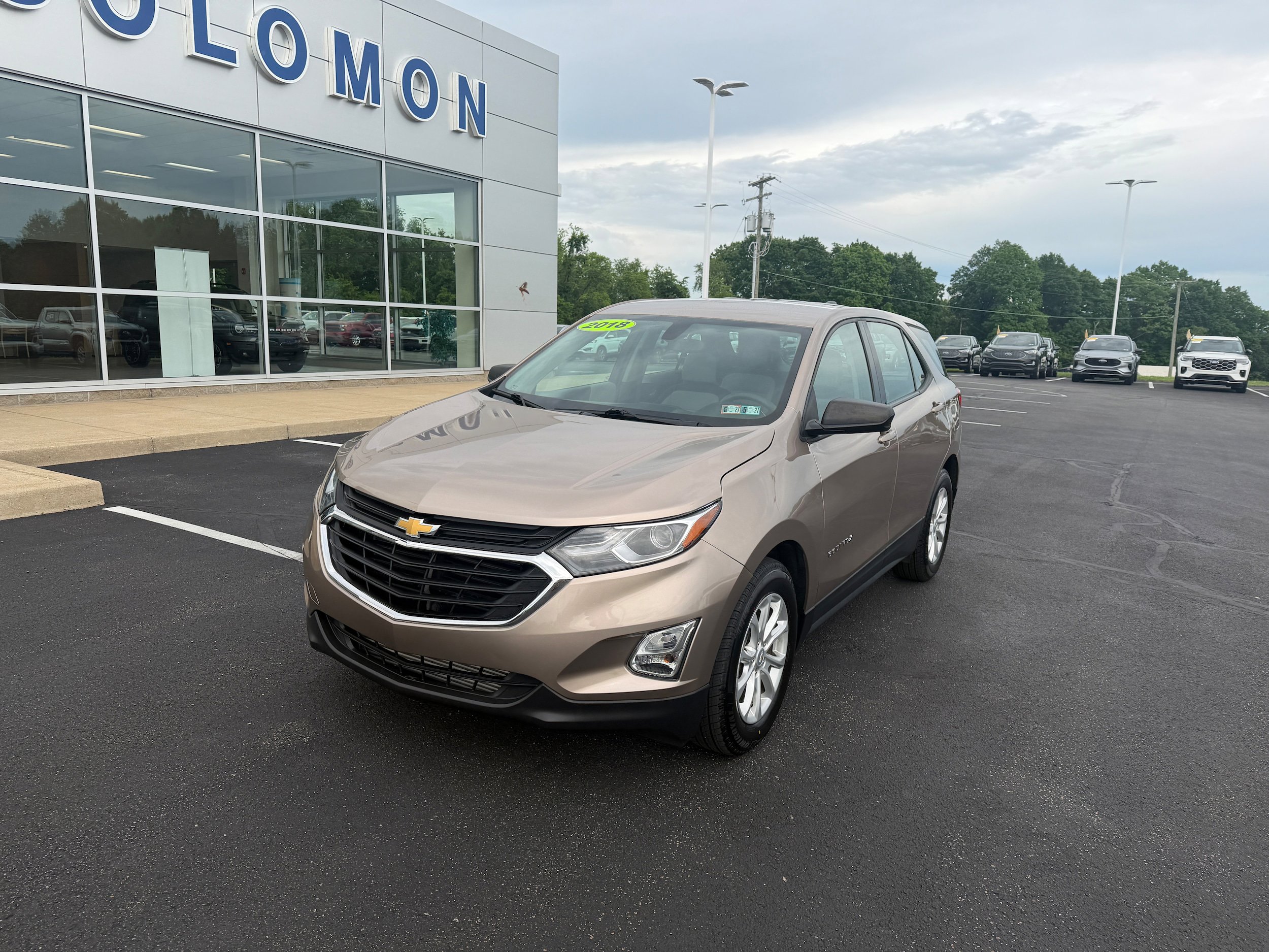 Used 2018 Chevrolet Equinox LS FWD image 2