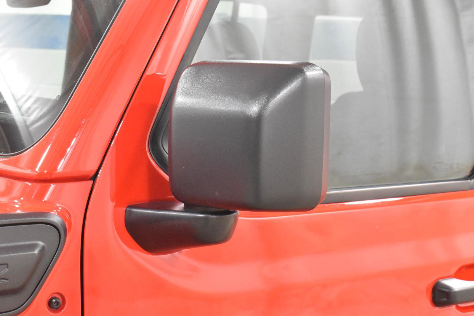 Used 2025 Jeep Wrangler Sahara image 33