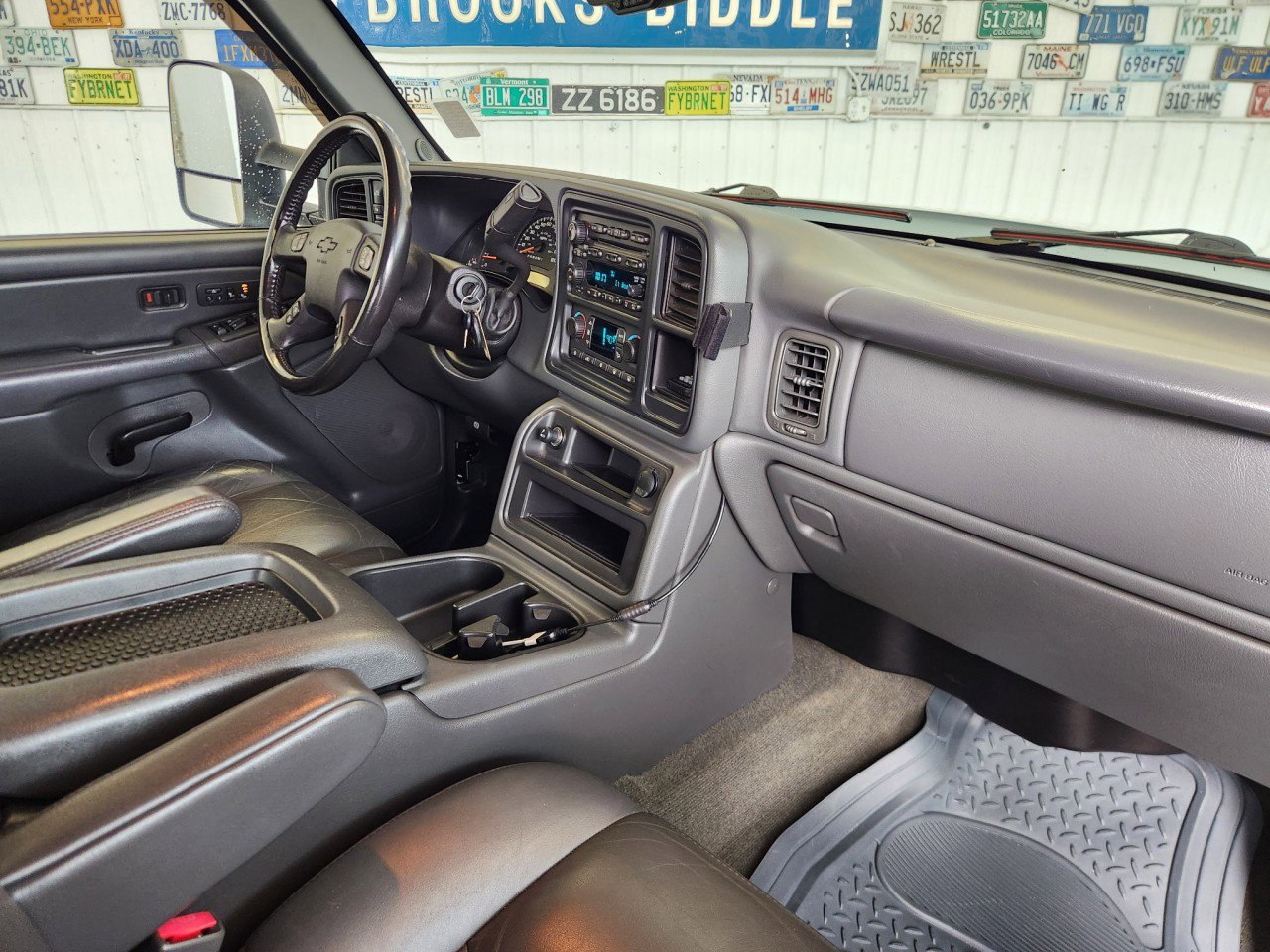 Used 2006 Chevrolet Silverado 3500 LT w/ Heavy-Duty Power Package image 2