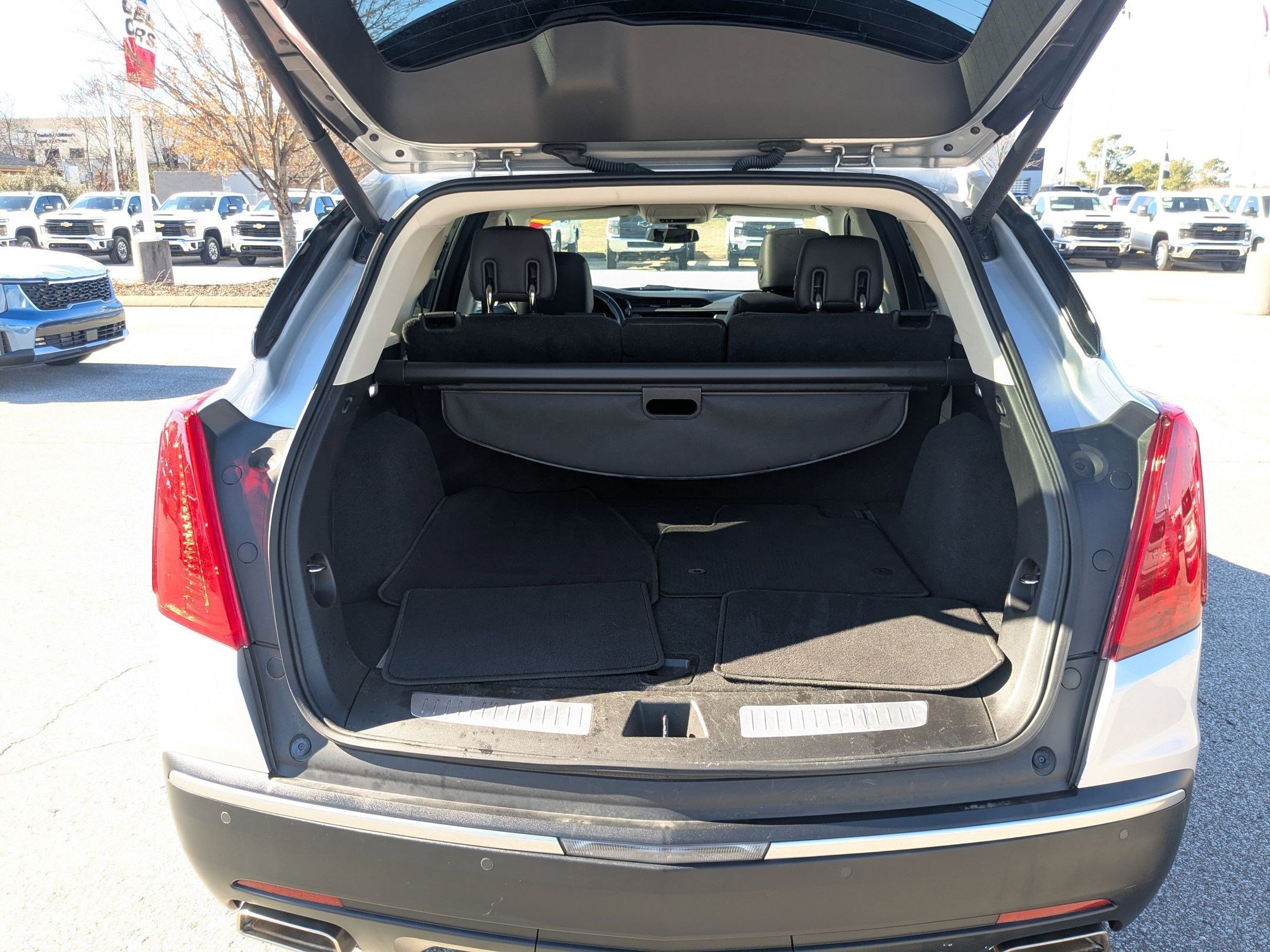 Used 2017 Cadillac XT5 Luxury image 3