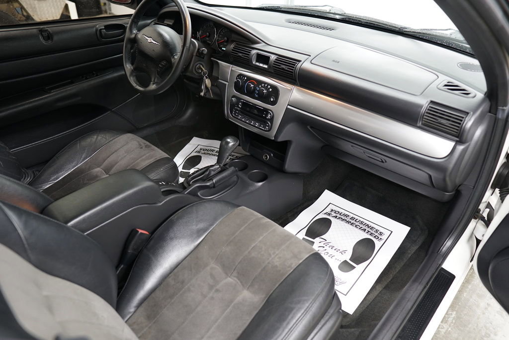 Used 2005 Chrysler Sebring Touring image 36