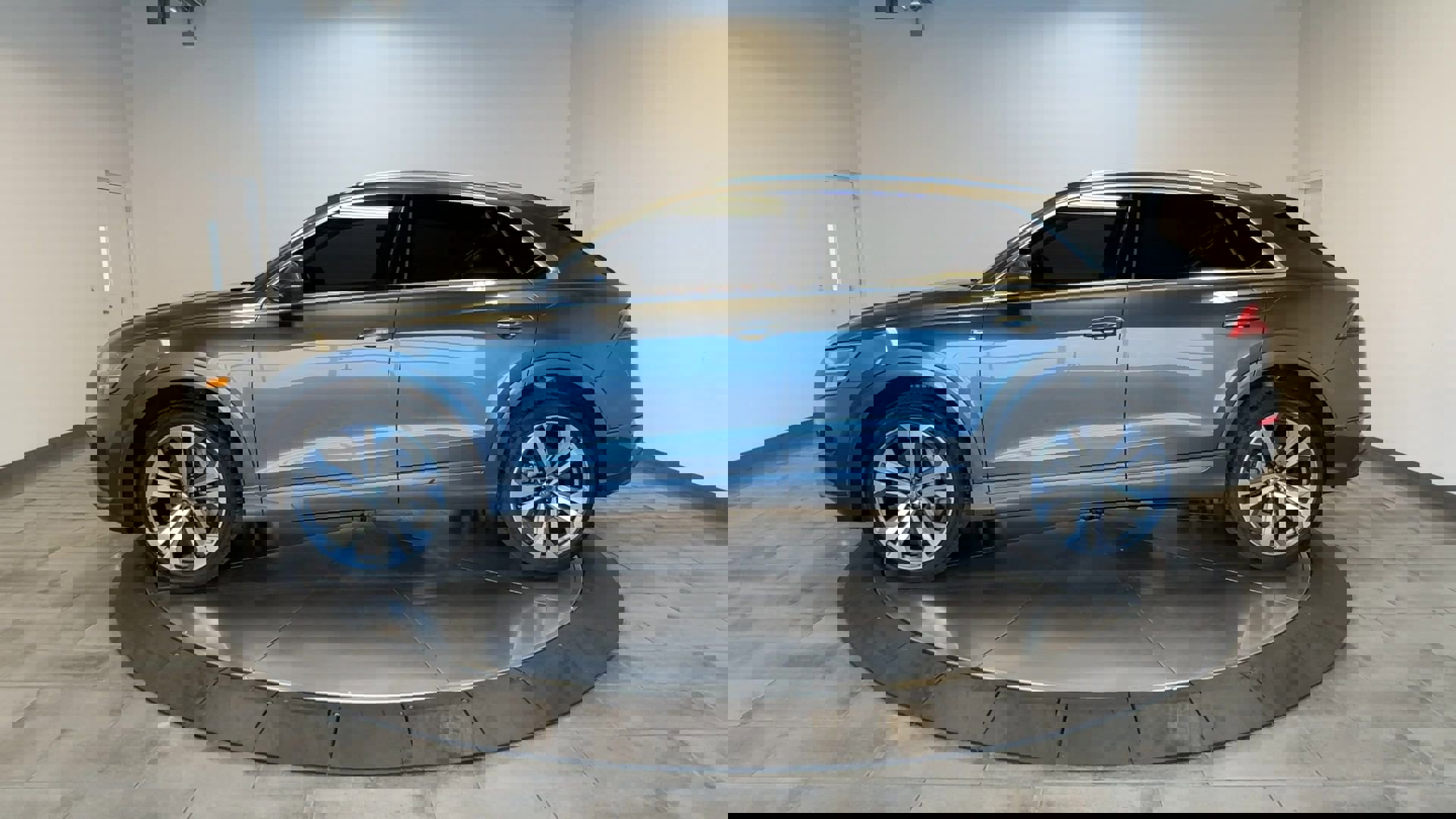 Used 2020 Audi Q8 Premium Plus w/ Premium Plus Package image 5