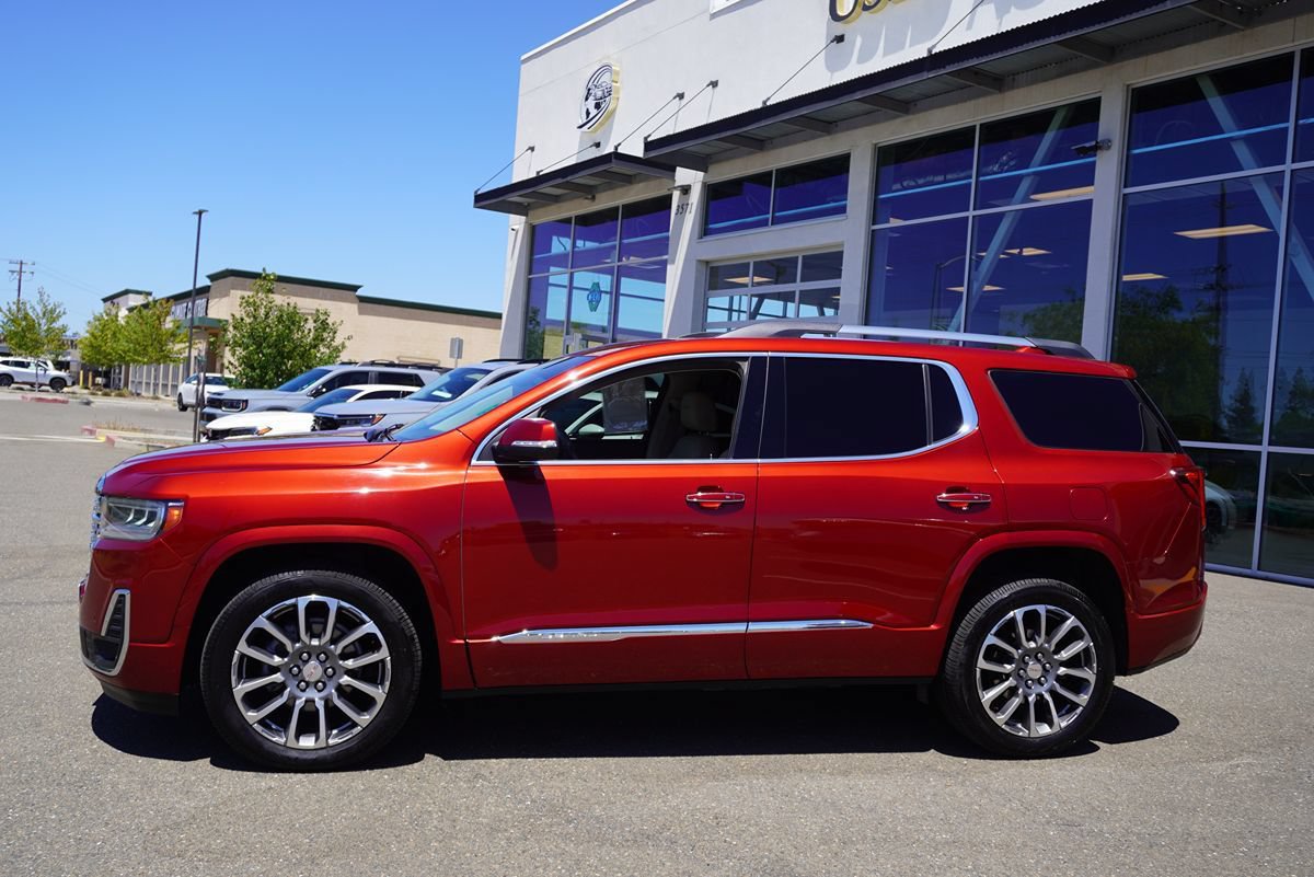 Used 2021 GMC Acadia Denali w/ Denali Technology Package FWD image 3