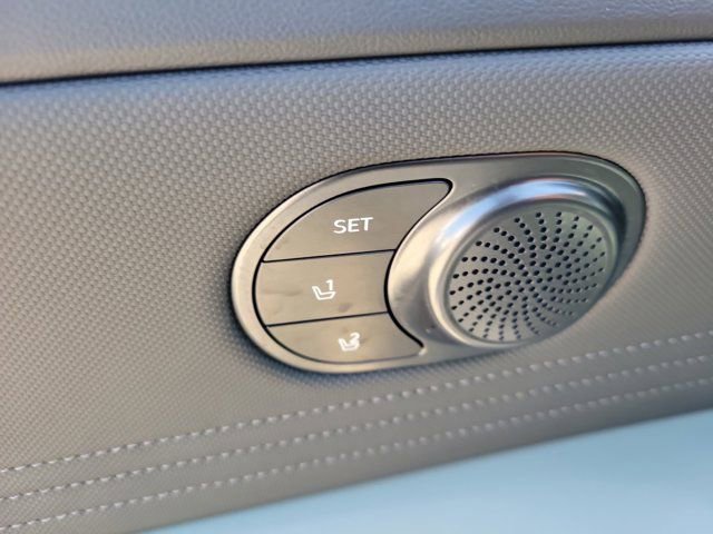Certified 2025 Hyundai Elantra Limited image 16