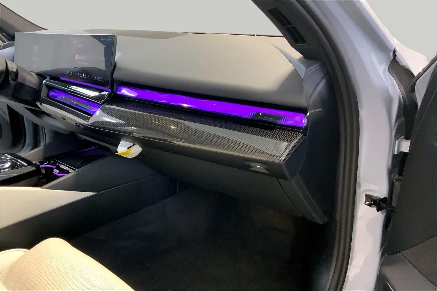 Used 2024 BMW i5 eDrive40i w/ Executive Package RWD image 17