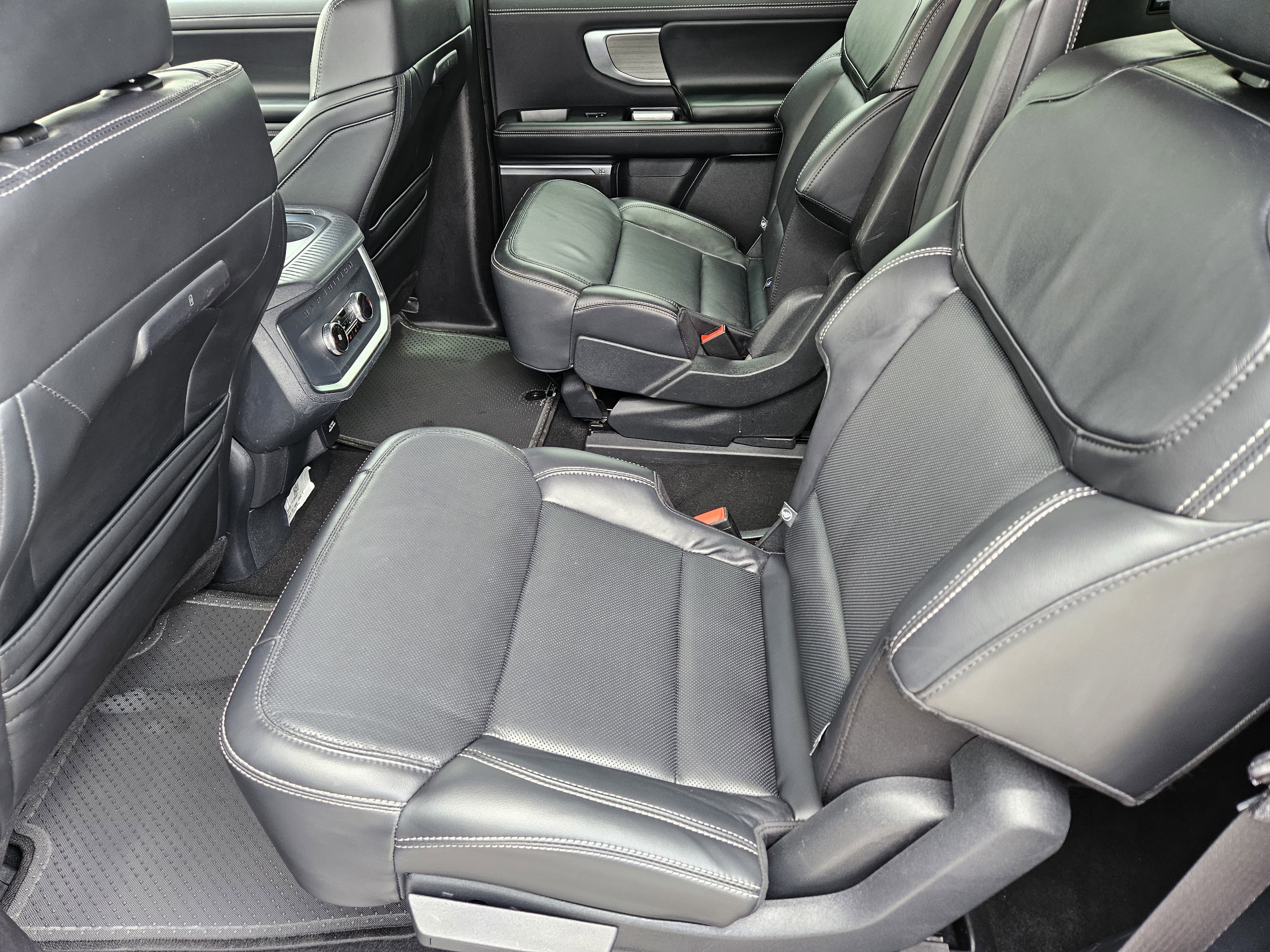 Used 2025 Ford Expedition Platinum AWD/4WD image 30