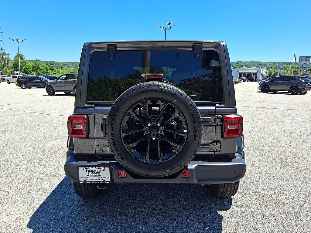 Used 2025 Jeep Wrangler Unlimited Sahara w/ Safety Group AWD/4WD image 23