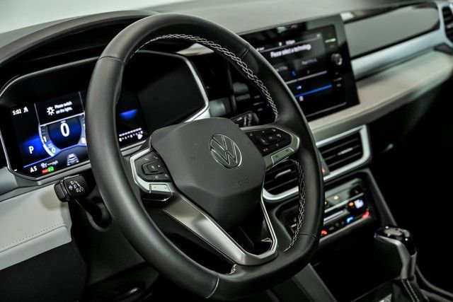 Certified 2025 Volkswagen Taos SE w/ Panoramic Sunroof Package AWD/4WD image 14