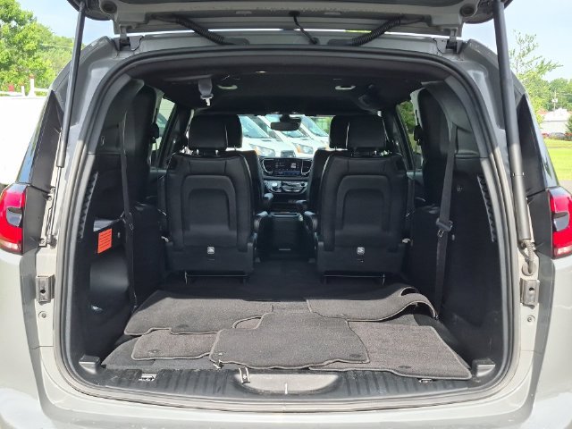 Used 2025 Chrysler Pacifica Select FWD image 32