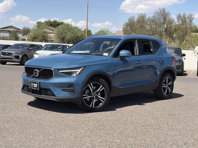 Used 2023 Volvo XC40 B4 Core w/ Protection Package FWD image 2