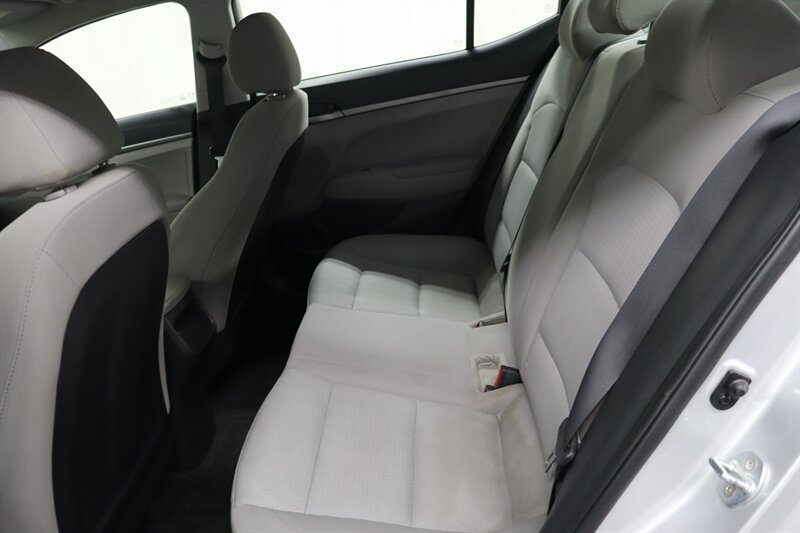 Used 2017 Hyundai Elantra SE FWD image 26