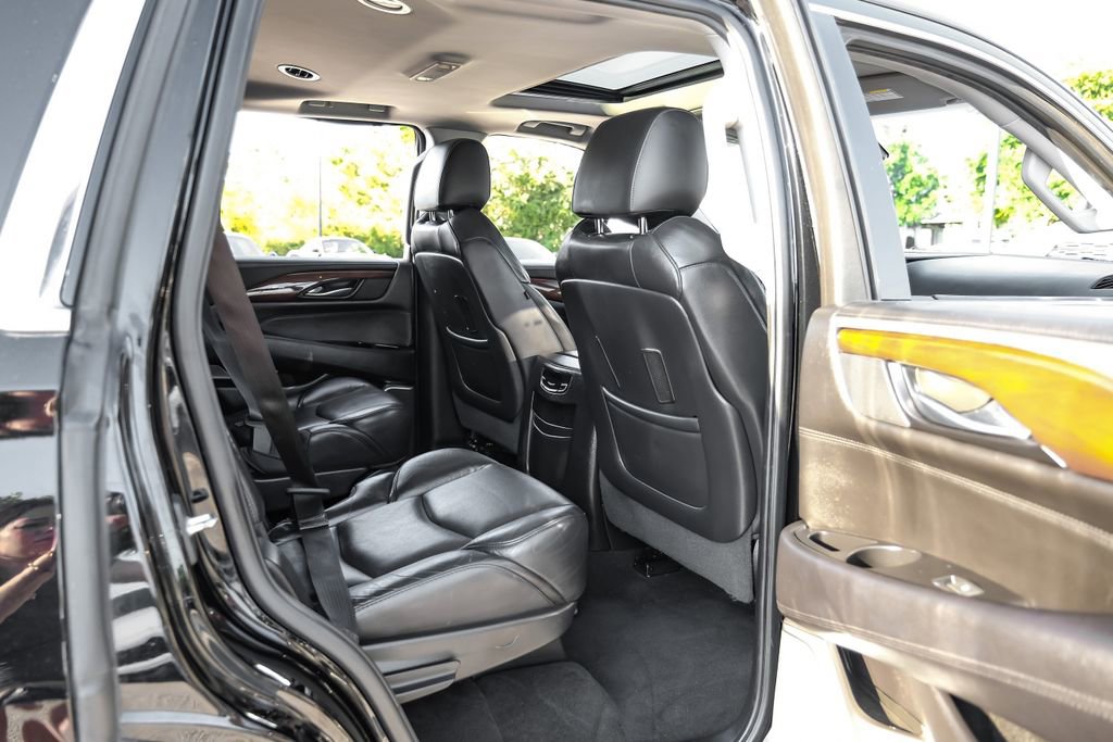Used 2018 Cadillac Escalade Luxury RWD image 35