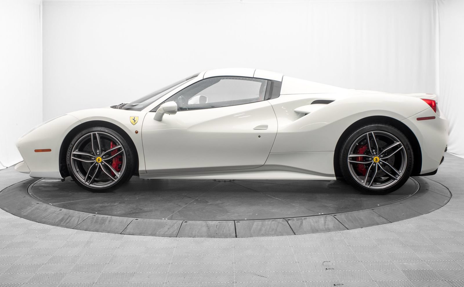 Used 2019 Ferrari 488 Spider RWD image 12