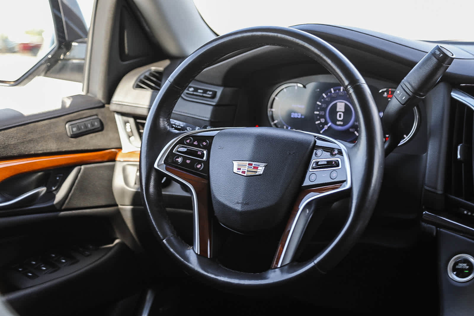 Used 2018 Cadillac Escalade ESV Premium Luxury AWD/4WD image 15