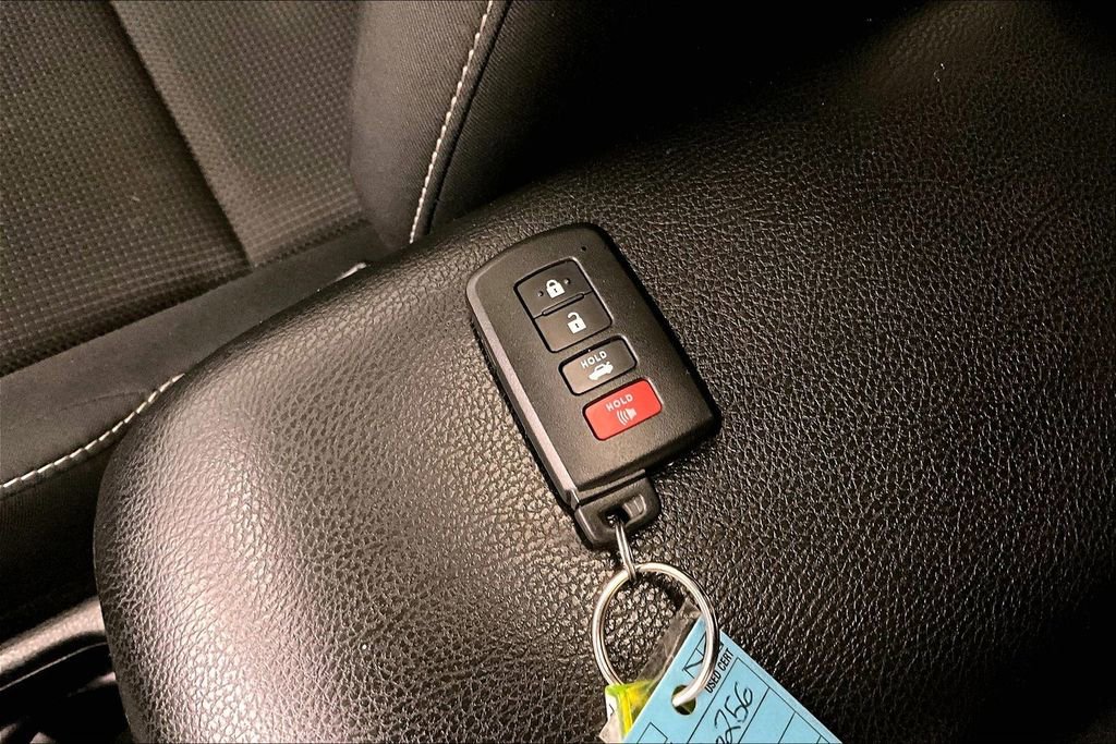 Used 2018 Toyota RAV4 XLE AWD/4WD image 34