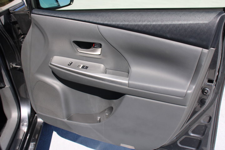 Used 2012 Toyota Prius V Five image 18