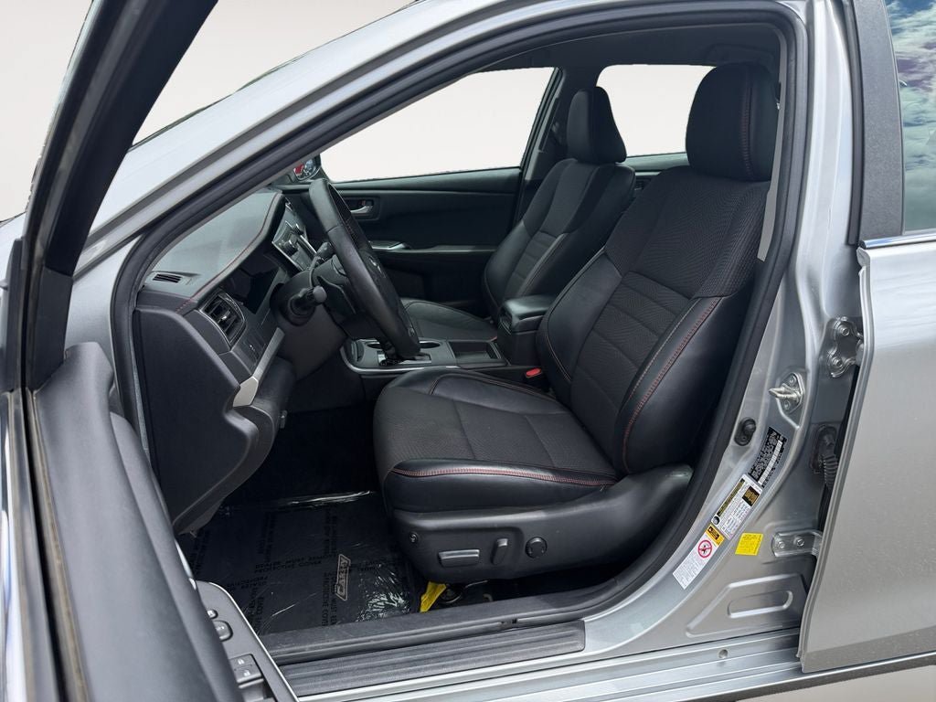Used 2017 Toyota Camry SE FWD image 6