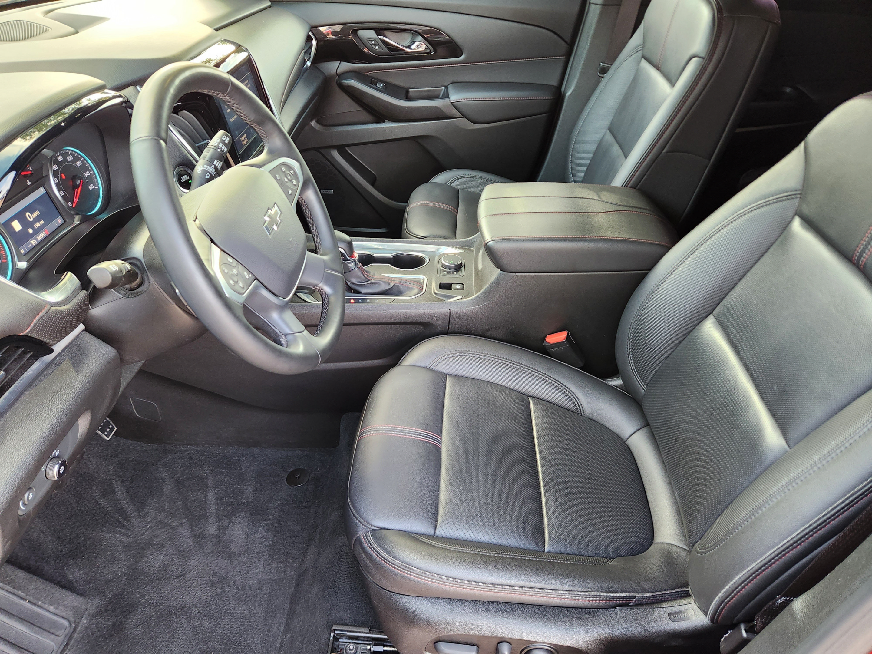 Used 2023 Chevrolet Traverse RS FWD image 5
