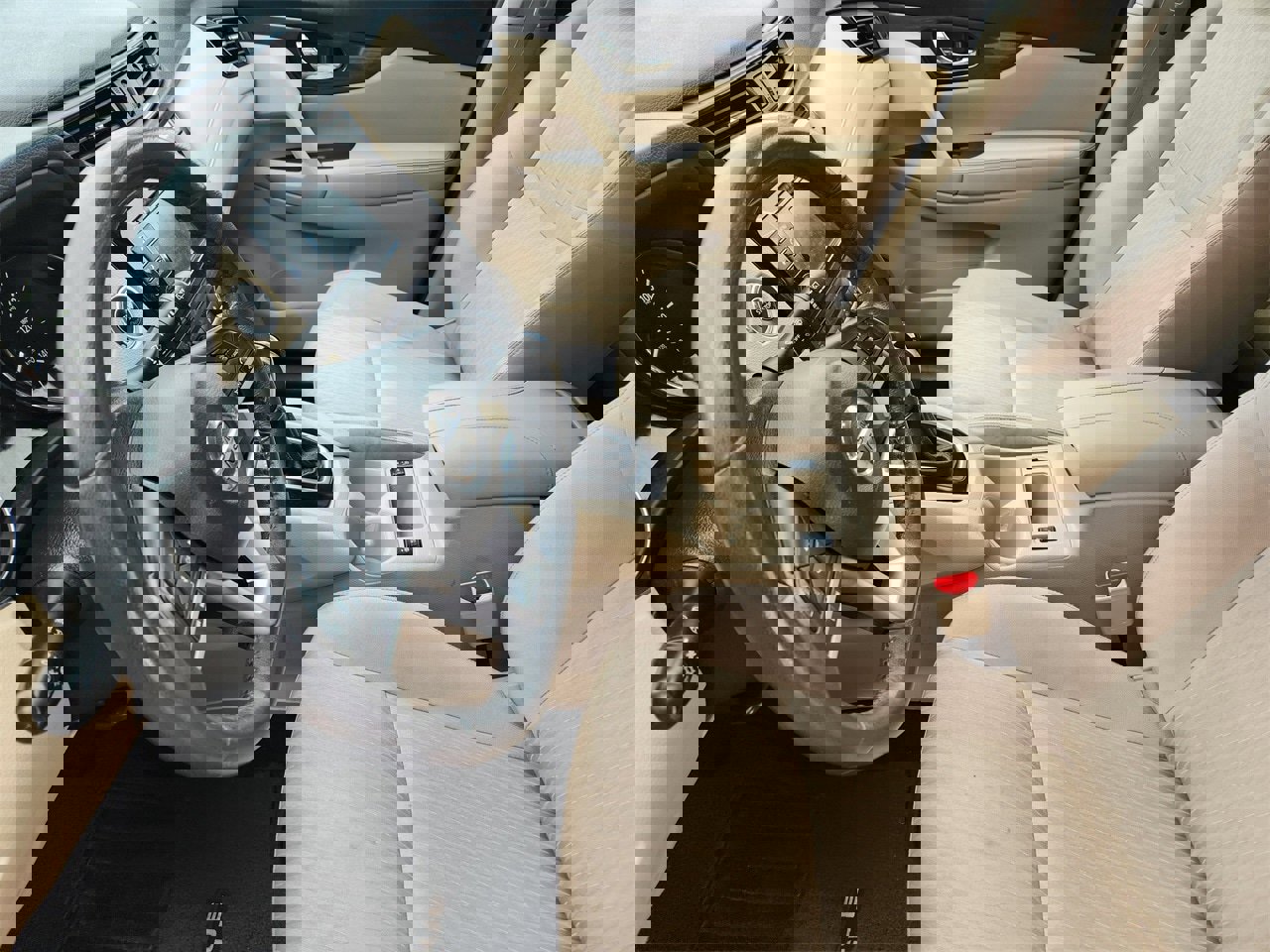 Used 2018 Nissan Rogue SV image 12