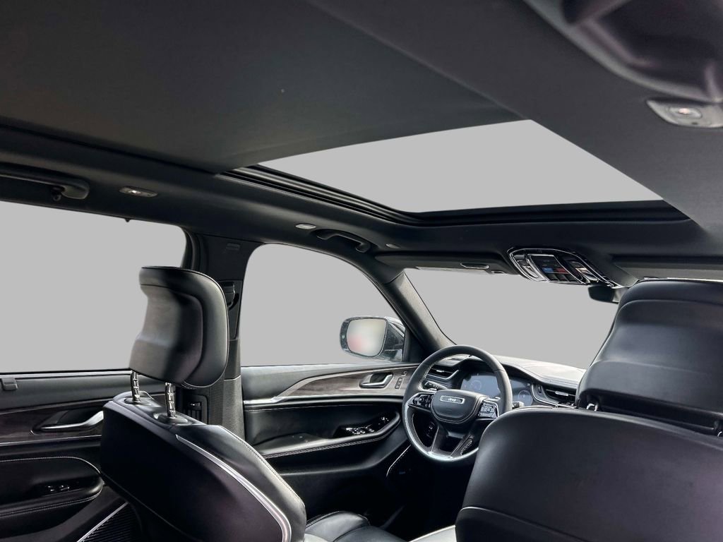 Used 2023 Jeep Grand Cherokee Overland w/ Luxury Tech Group IV image 18