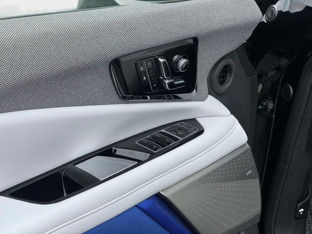 Certified 2025 Cadillac Optiq Luxury 1 AWD/4WD image 20