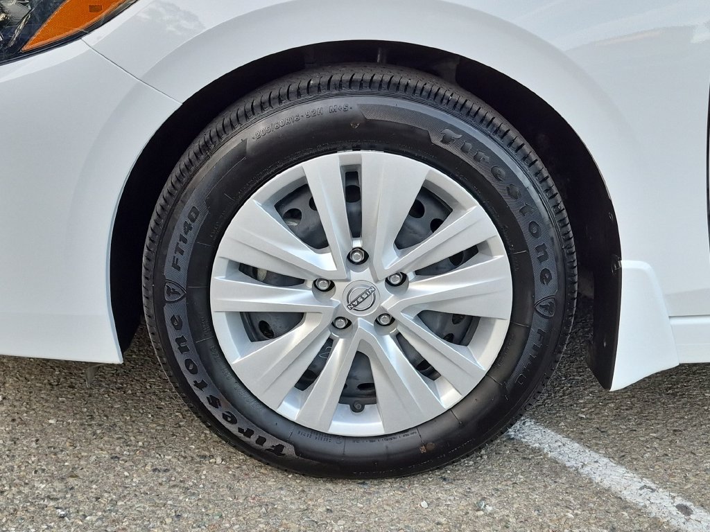 Used 2025 Nissan Sentra S FWD image 9