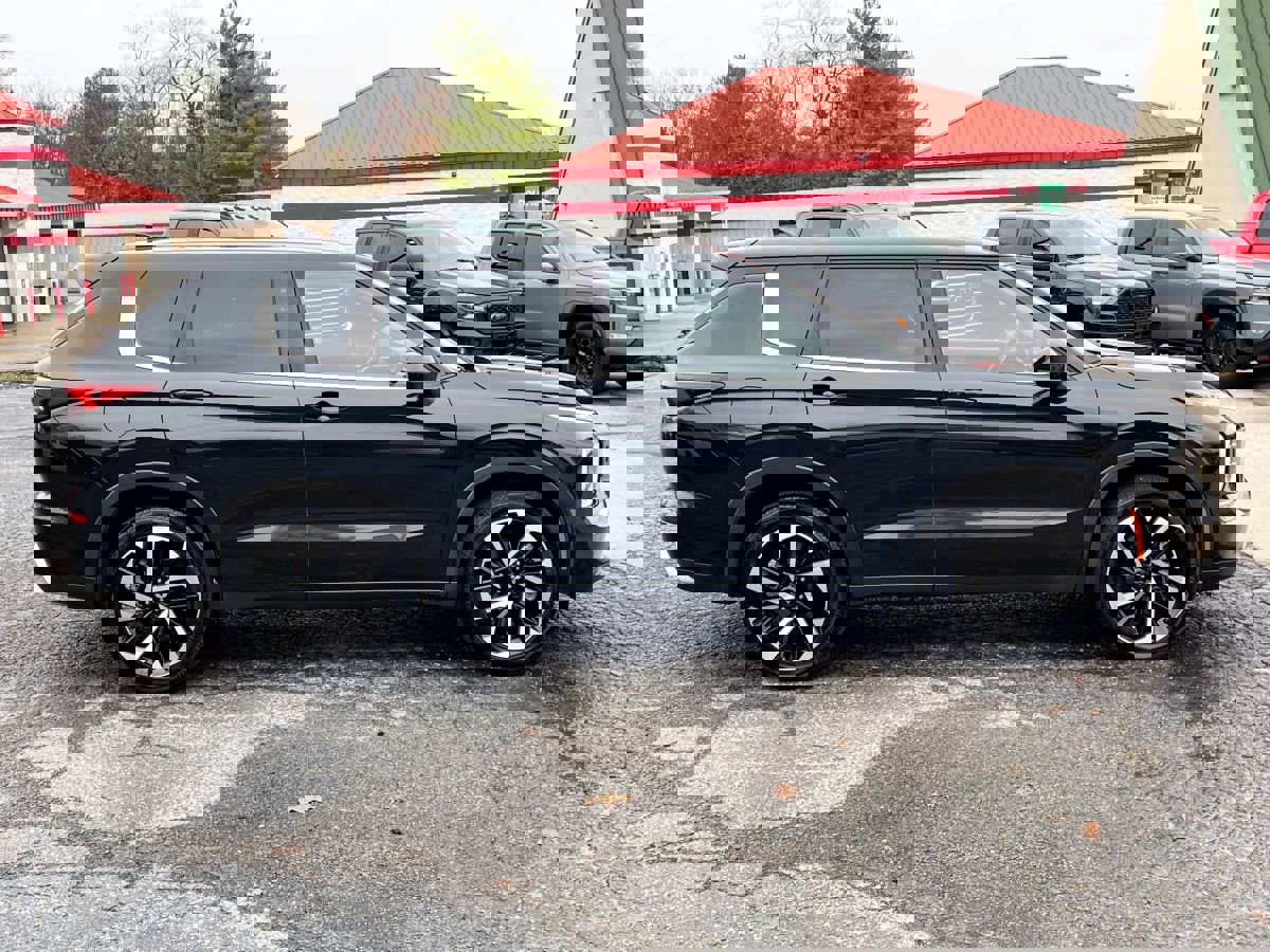 Used 2023 Mitsubishi Outlander SE image 4