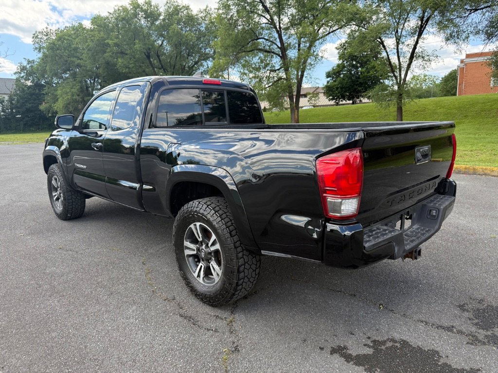 Used 2017 Toyota Tacoma TRD Sport w/ Tow Package (A/T) AWD/4WD image 7