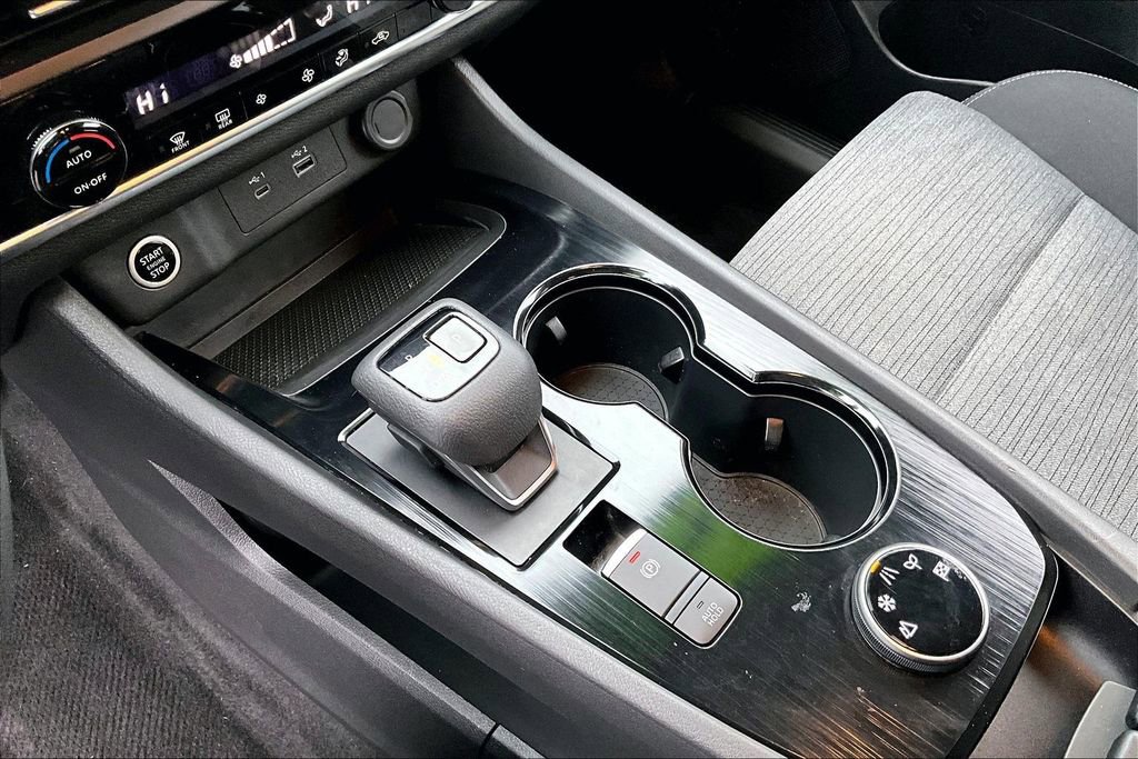 Used 2023 Nissan Rogue SV image 15