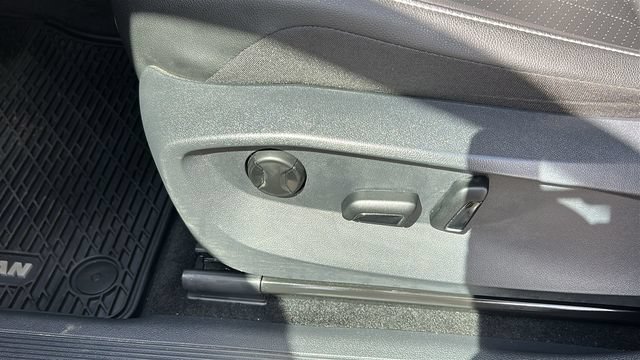 Used 2022 Volkswagen Tiguan SE AWD/4WD image 11