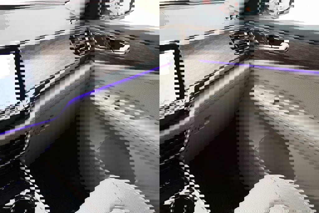 Used 2025 Volkswagen Atlas SEL Premium R-Line image 18