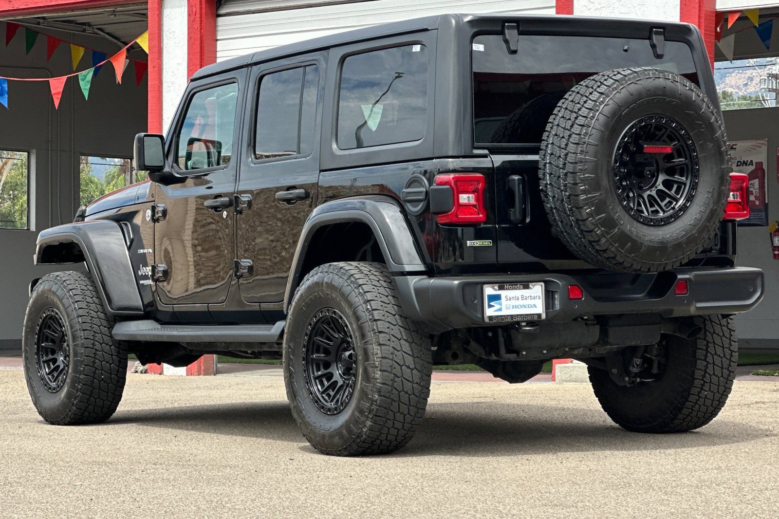 Used 2021 Jeep Wrangler Unlimited Sahara AWD/4WD image 6